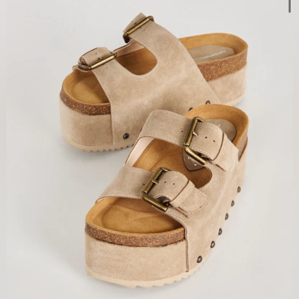 New NBW - Intentionally Blank Cooper Suede Platform Sandal (Taupe)